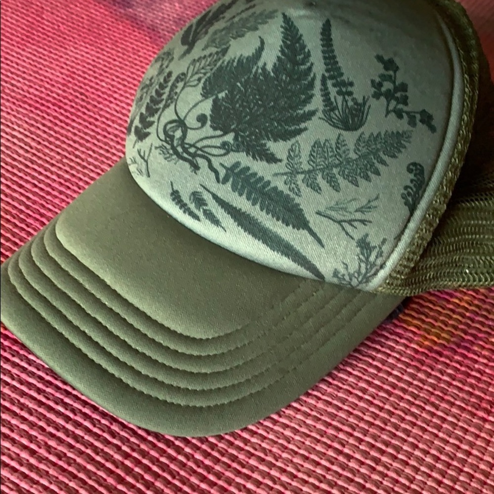 Patagonia Hat • Olive green• Earthy design •